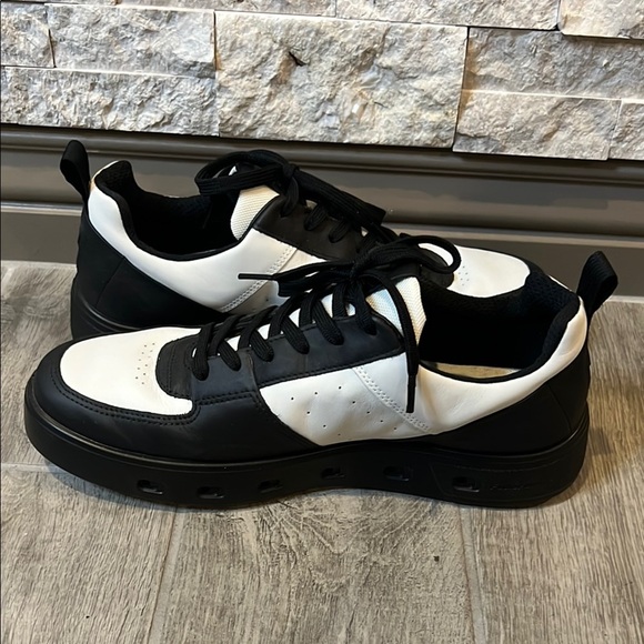 Ecco 720 Street wear Black and White Low-Top Sneakers  size 44 / US 10-10.5 - Picture 5 of 12